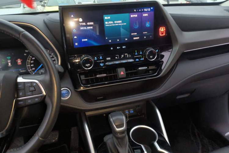 Used Toyota Highlander 2022 Dual-Engine 2.5L Four-Wheel Drive Prestige Version 7 Seats Audio And AC Panel