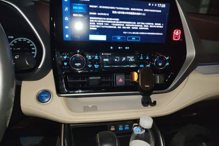 Used Toyota Highlander 2022 Dual-Engine 2.5L Four-Wheel Drive Supreme Edition 7-Seater Audio And AC Panel