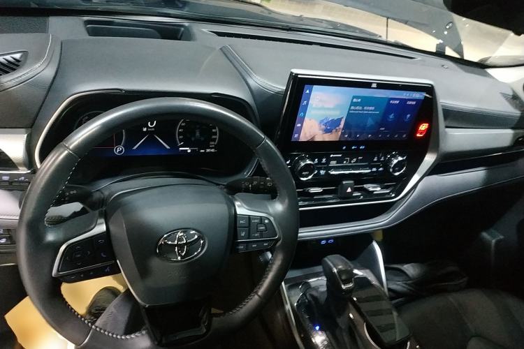 Used Toyota Highlander 2022 Dual-Engine 2.5L Four-Wheel Drive Supreme Edition 7-Seater Center Console