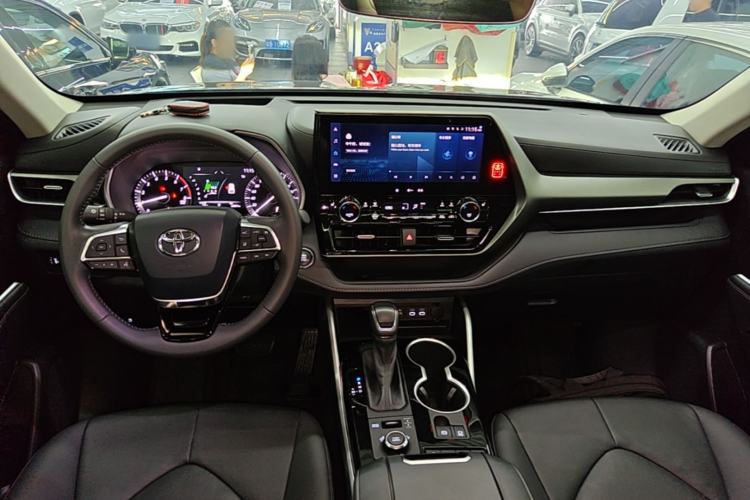 Used Toyota Highlander 2022 380T Four-Wheel Drive Prestige Edition 7-Seater Center Console