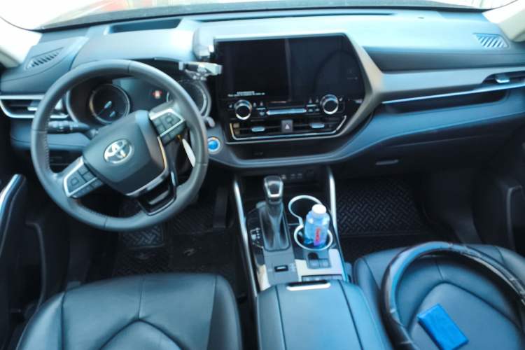 Used Toyota Highlander 2022 Dual-Engine 2.5L Four-Wheel Drive Prestige Version 7 Seats Center Console