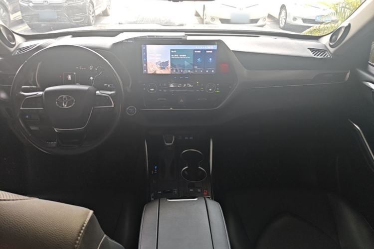 Used Toyota Highlander 2022 Dual-Engine 2.5L Four-Wheel Drive Supreme Edition 7-Seater Center Console