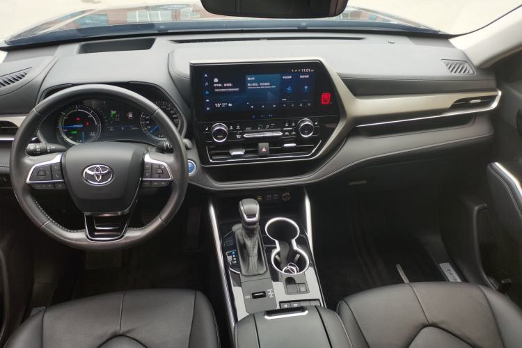 Used Toyota Highlander 2022 Dual-Engine 2.5L Two-Wheel Drive Prestige Edition 7-Seater Center Console