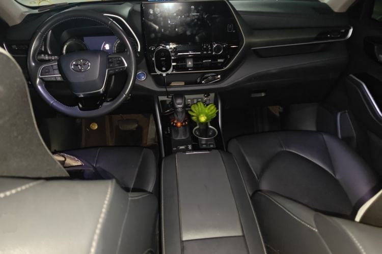 Used Toyota Highlander 2022 Dual-Engine 2.5L Two-Wheel Drive Prestige Edition 7-Seater Center Console