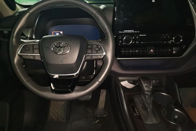Used Toyota Highlander 2022 Dual-Engine 2.5L Four-Wheel Drive Supreme Edition 7-Seater Center Console