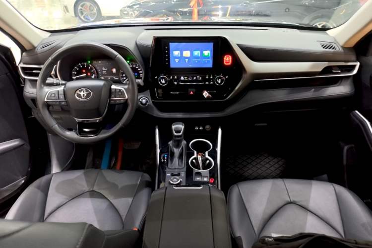 Used Toyota Highlander 2022 380T 4x4 Luxury Edition 7 Seats Center Console