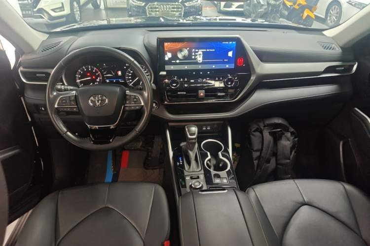 Used Toyota Highlander 2022 380T 4x4 Luxury Edition 7 Seats Center Console
