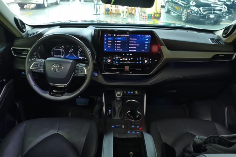 Used Toyota Highlander 2022 Dual-Engine 2.5L Four-Wheel Drive Supreme Edition 7-Seater Center Console