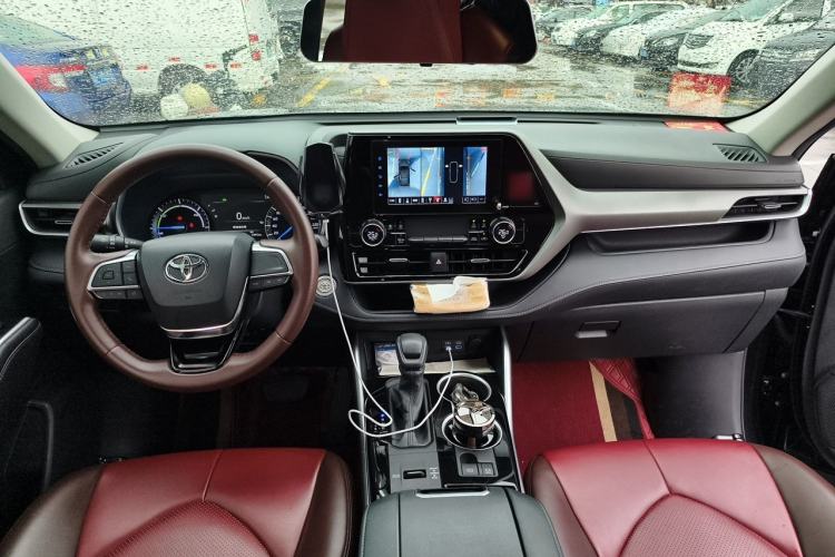 Used Toyota Highlander 2022 Dual-Engine 2.5L 4x4 Elite Edition 7-Seater Center Console