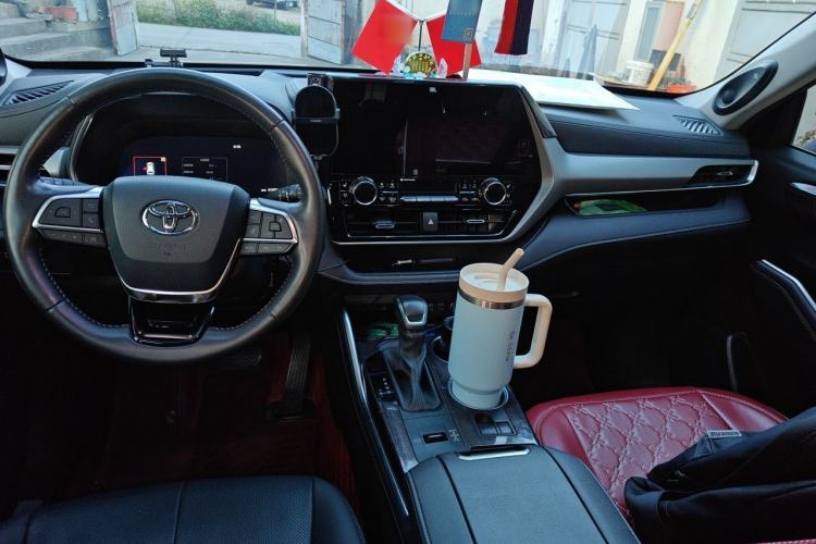 Used Toyota Highlander 2022 Dual-Engine 2.5L Four-Wheel Drive Supreme Edition 7-Seater Center Console
