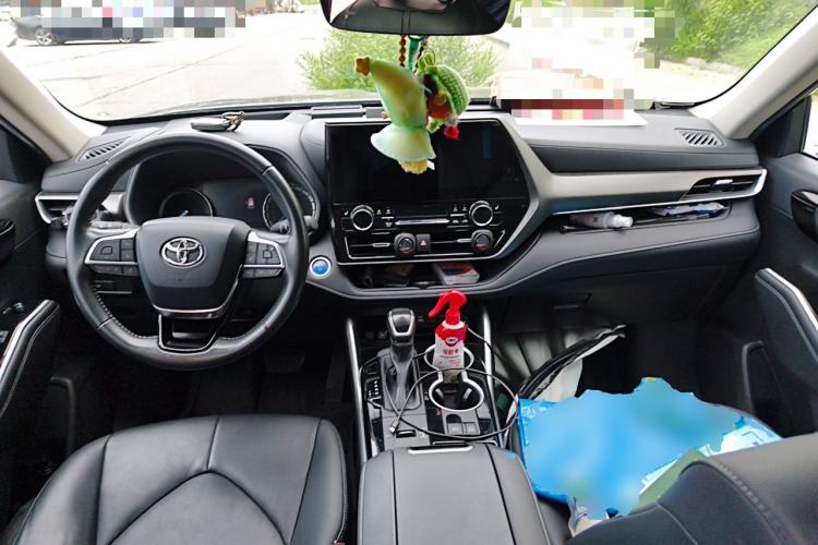 Used Toyota Highlander 2022 Dual-Engine 2.5L Four-Wheel Drive Supreme Edition 7-Seater Center Console