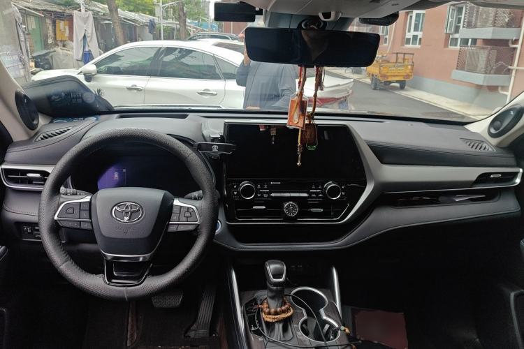 Used Toyota Highlander 2022 Dual-Engine 2.5L Four-Wheel Drive Supreme Edition 7-Seater Center Console