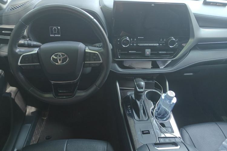 Used Toyota Highlander 2022 Dual-Engine 2.5L Four-Wheel Drive Supreme Edition 7-Seater Center Console