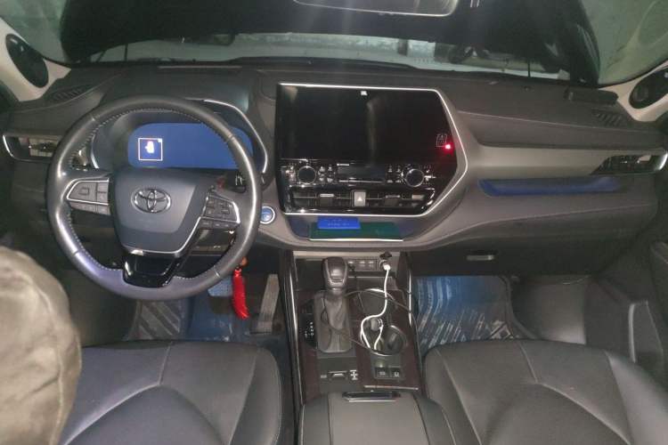 Used Toyota Highlander 2022 Dual-Engine 2.5L Four-Wheel Drive Supreme Edition 7-Seater Center Console