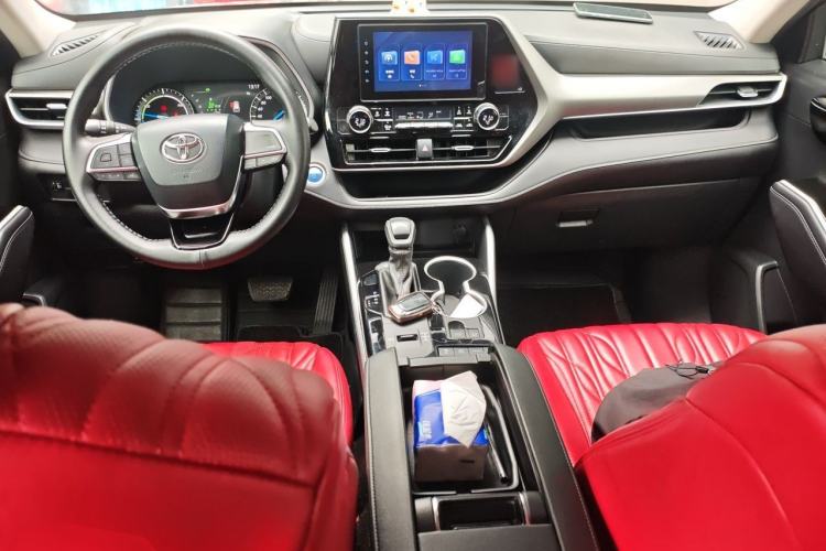Used Toyota Highlander 2022 Dual-Engine 2.5L 4x4 Elite Edition 7-Seater Center Console