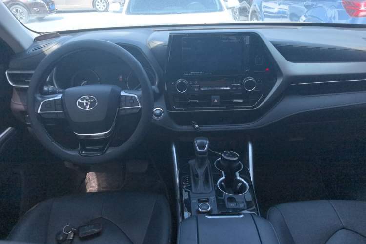 Used Toyota Highlander 2022 380T 4x4 Luxury Edition 7 Seats Center Console