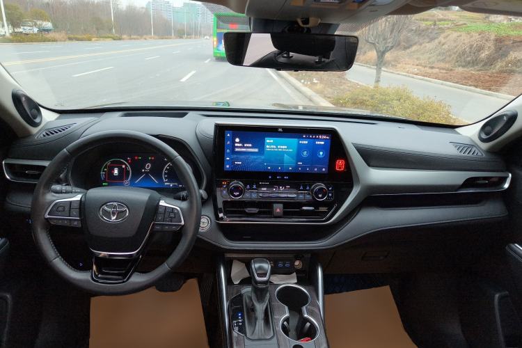 Used Toyota Highlander 2022 Dual-Engine 2.5L Four-Wheel Drive Supreme Edition 7-Seater Center Console