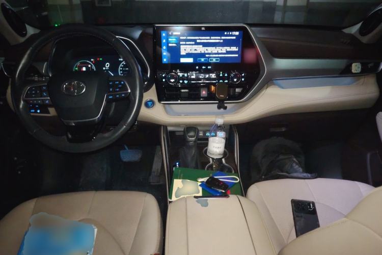 Used Toyota Highlander 2022 Dual-Engine 2.5L Four-Wheel Drive Supreme Edition 7-Seater Center Console