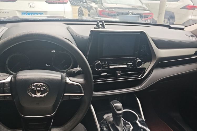 Used Toyota Highlander 2022 Dual-Engine 2.5L 4x4 Elite Edition 7-Seater Center Console