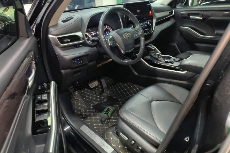Used Toyota Highlander 2022 Dual-Engine 2.5L Four-Wheel Drive Prestige Version 7 Seats Driver Seat