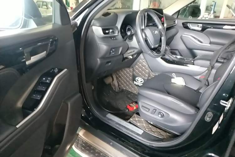 Used Toyota Highlander 2022 Dual-Engine 2.5L Four-Wheel Drive Prestige Version 7 Seats Driver Seat