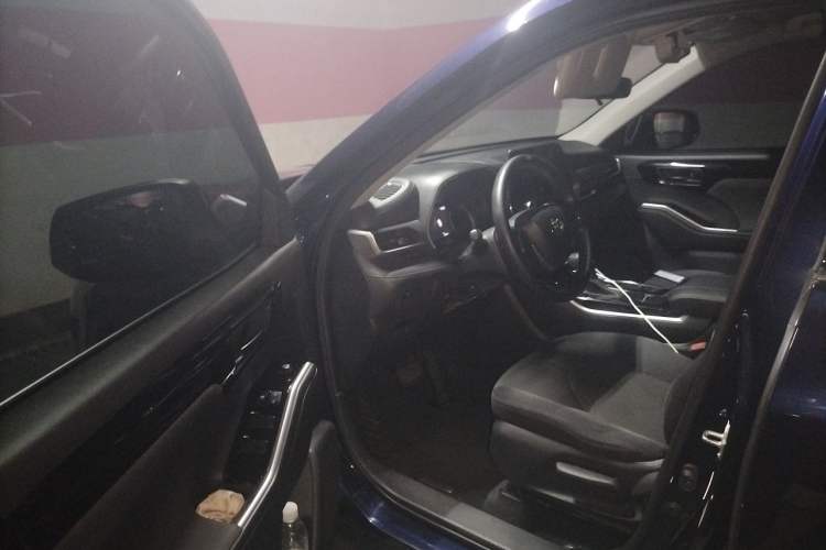 Used Toyota Highlander 2022 Dual-Engine 2.5L Two-Wheel Drive Elite Edition 7-Seater Driver Seat