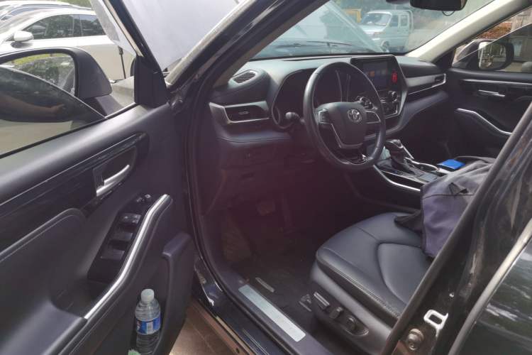 Used Toyota Highlander 2022 Dual-Engine 2.5L Four-Wheel Drive Luxury Edition 7 Seats Driver Seat