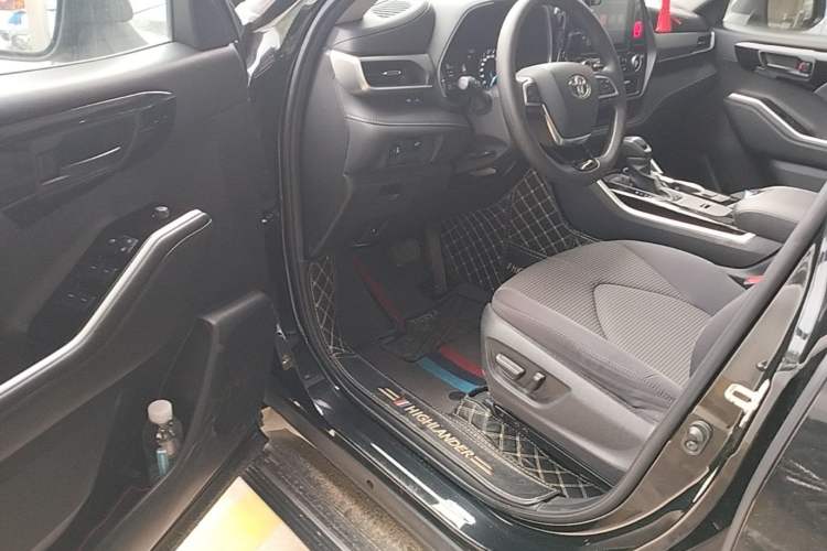 Used Toyota Highlander 2022 Dual-Engine 2.5L 4x4 Elite Edition 7-Seater Driver Seat