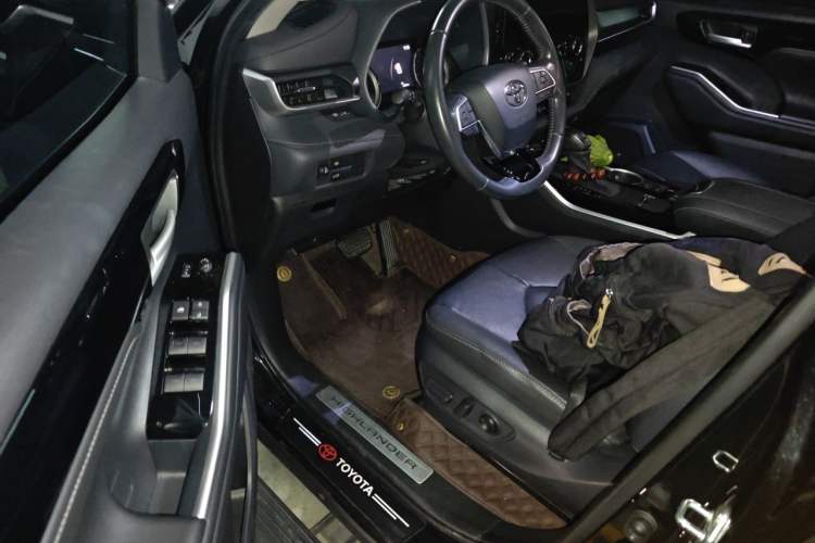 Used Toyota Highlander 2022 Dual-Engine 2.5L Two-Wheel Drive Prestige Edition 7-Seater Driver Seat