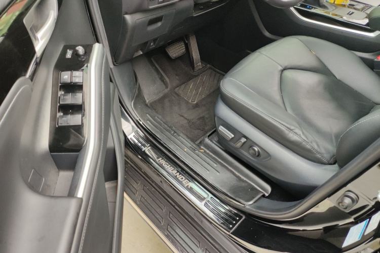 Used Toyota Highlander 2022 Dual-Engine 2.5L Four-Wheel Drive Prestige Version 7 Seats Driver Seat