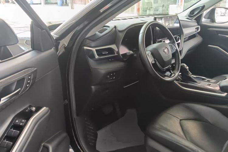 Used Toyota Highlander 2022 Dual-Engine 2.5L 4x4 Elite Edition 7-Seater Driver Seat