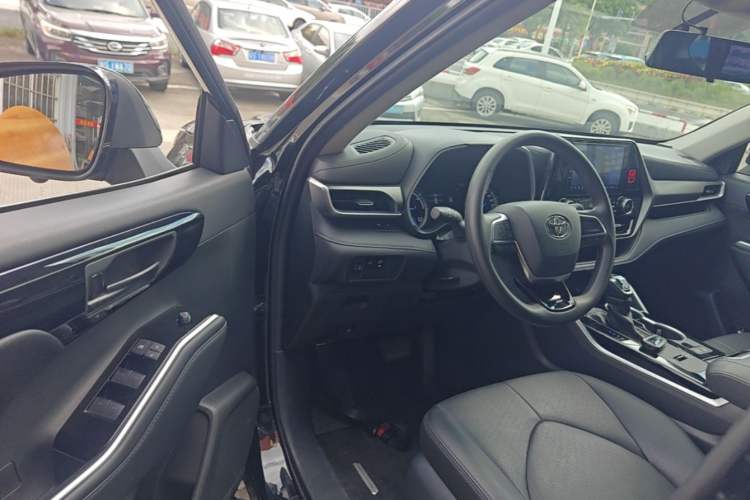 Used Toyota Highlander 2022 Dual-Engine 2.5L Two-Wheel Drive Elite Edition 5 Seats Driver Seat