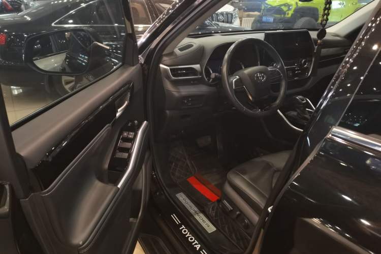 Used Toyota Highlander 2022 Dual-Engine 2.5L Four-Wheel Drive Prestige Version 7 Seats Driver Seat