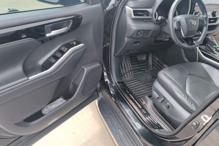 Used Toyota Highlander 2022 Dual-Engine 2.5L Four-Wheel Drive Prestige Version 7 Seats Driver Seat