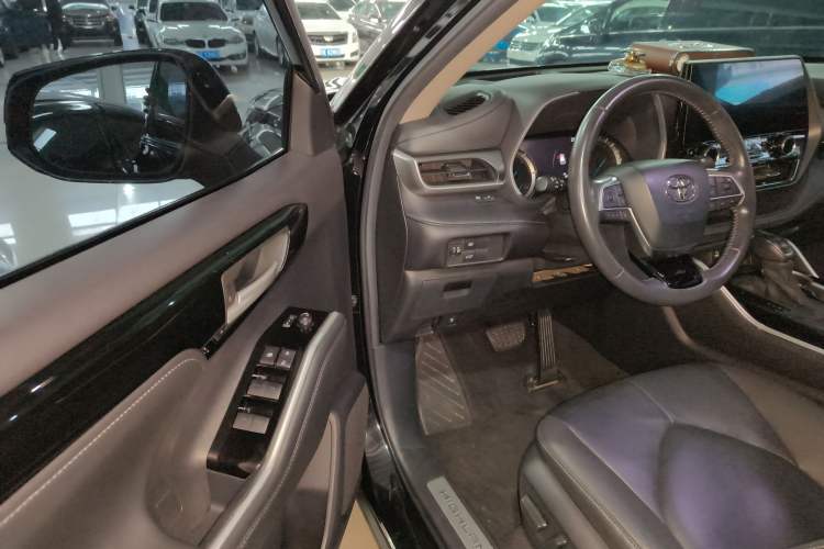 Used Toyota Highlander 2022 Dual-Engine 2.5L Four-Wheel Drive Prestige Version 7 Seats Driver Seat