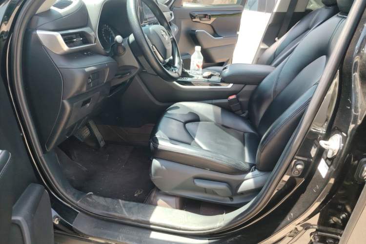 Used Toyota Highlander 2022 Dual-Engine 2.5L 4x4 Elite Edition 7-Seater Driver Seat
