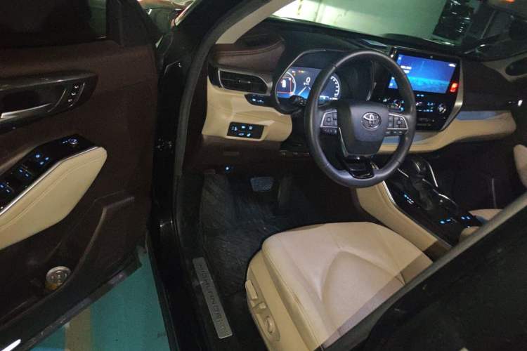 Used Toyota Highlander 2022 Dual-Engine 2.5L Four-Wheel Drive Supreme Edition 7-Seater Driver Seat