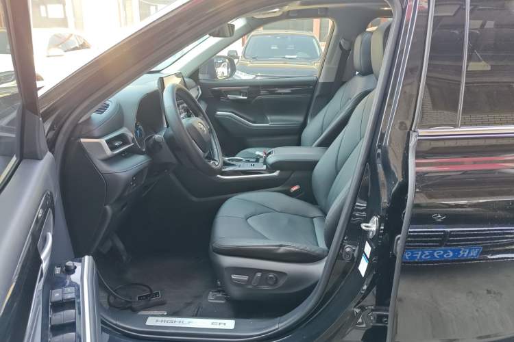 Used Toyota Highlander 2022 Dual-Engine 2.5L Four-Wheel Drive Prestige Version 7 Seats Driver Seat