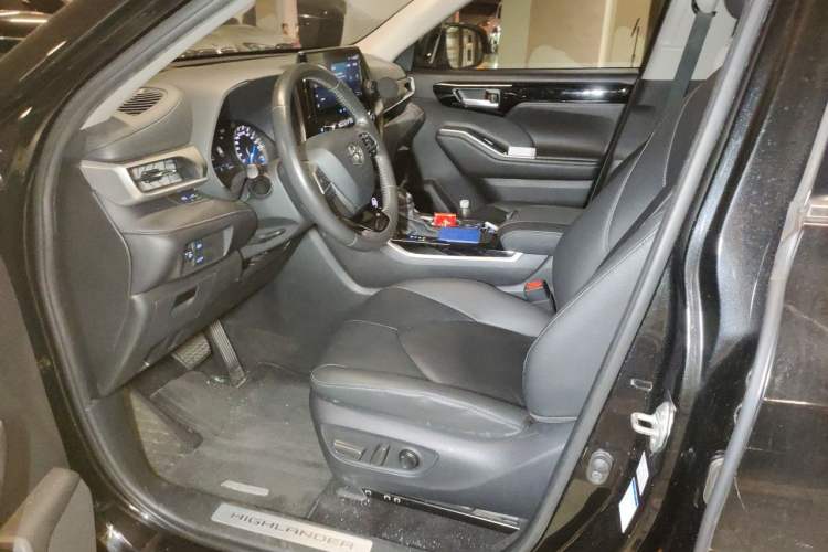 Used Toyota Highlander 2022 Dual-Engine 2.5L Four-Wheel Drive Prestige Version 7 Seats Driver Seat