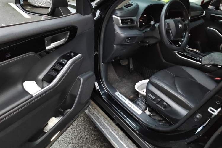 Used Toyota Highlander 2022 Dual-Engine 2.5L Four-Wheel Drive Prestige Version 7 Seats Driver Seat