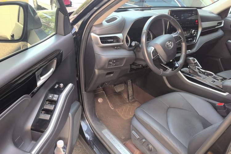 Used Toyota Highlander 2022 Dual-Engine 2.5L Four-Wheel Drive Prestige Version 7 Seats Driver Seat