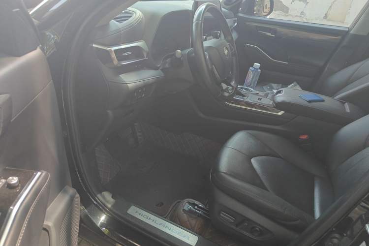 Used Toyota Highlander 2022 Dual-Engine 2.5L Four-Wheel Drive Supreme Edition 7-Seater Driver Seat