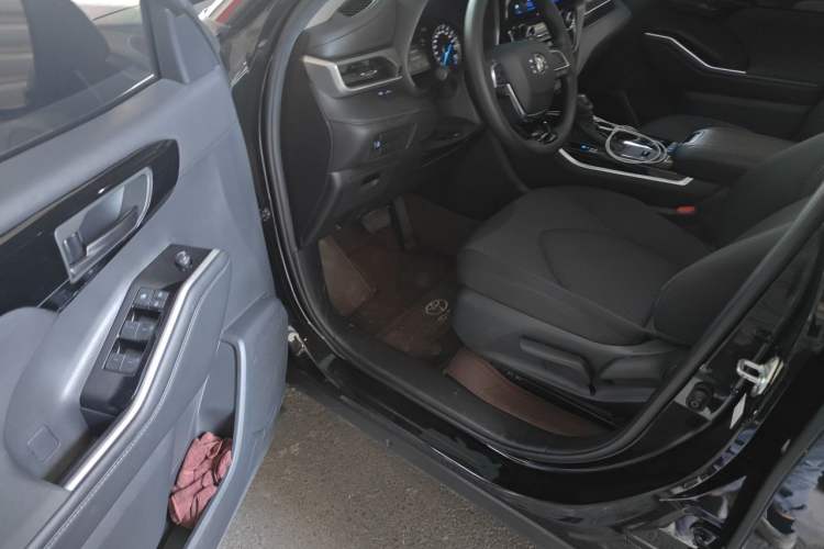 Used Toyota Highlander 2022 Dual-Engine 2.5L 4x4 Elite Edition 7-Seater Driver Seat