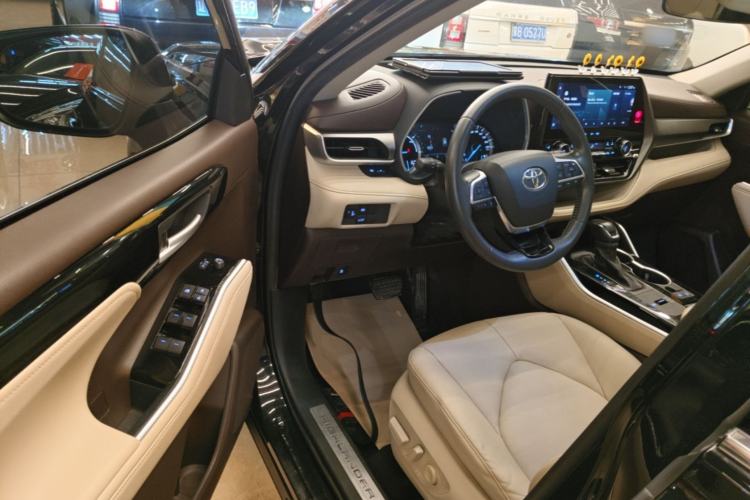 Used Toyota Highlander 2022 Dual-Engine 2.5L Four-Wheel Drive Prestige Version 7 Seats Driver Seat
