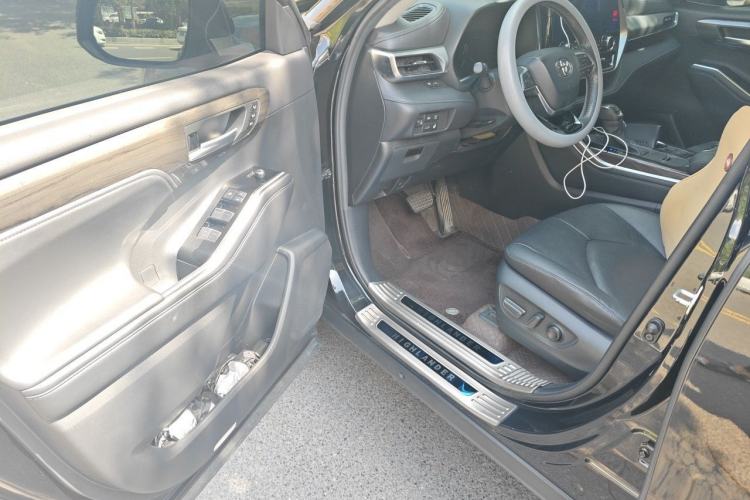 Used Toyota Highlander 2022 Dual-Engine 2.5L Four-Wheel Drive Supreme Edition 7-Seater Driver Seat