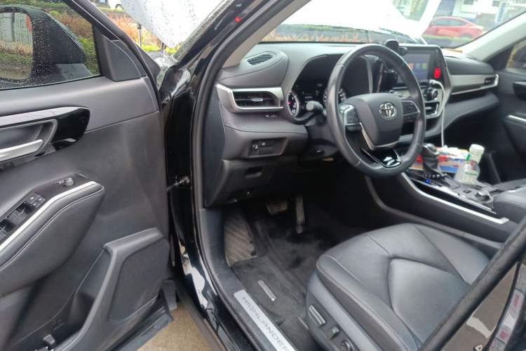 Used Toyota Highlander 2022 380T 4x4 Luxury Edition 7 Seats Driver Seat