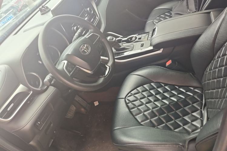 Used Toyota Highlander 2022 Dual-Engine 2.5L 4x4 Elite Edition 7-Seater Driver Seat
