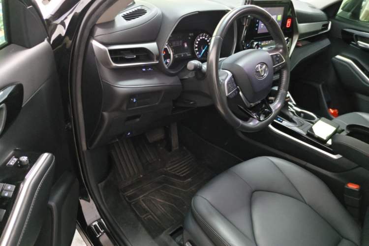 Used Toyota Highlander 2022 Dual-Engine 2.5L Four-Wheel Drive Luxury Edition 7 Seats Driver Seat