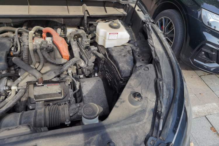 Used Toyota Highlander 2022 Dual-Engine 2.5L Four-Wheel Drive Luxury Edition 7 Seats Engine Bay Left