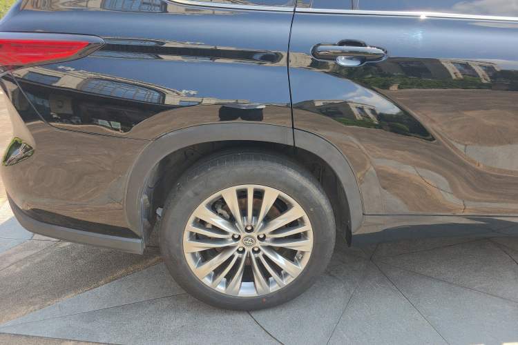 Used Toyota Highlander 2022 Dual-Engine 2.5L Two-Wheel Drive Prestige Edition 7-Seater Exterior 5